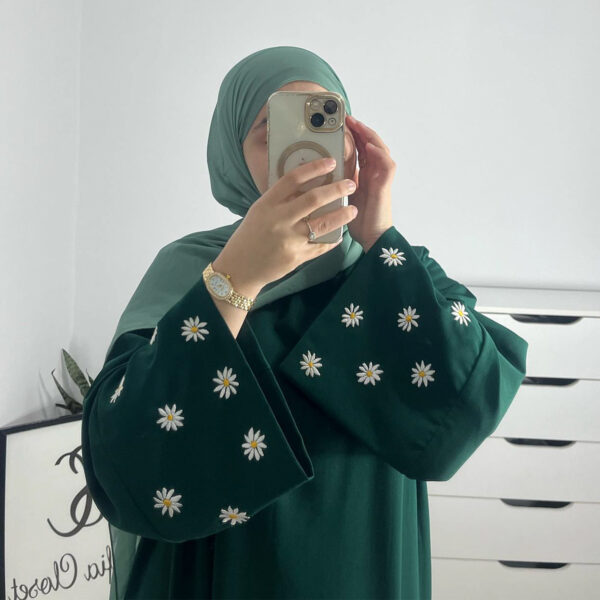 Dubai Middle Eastern Turkish Elegant Embroidery Daisy Dress Robe LR802